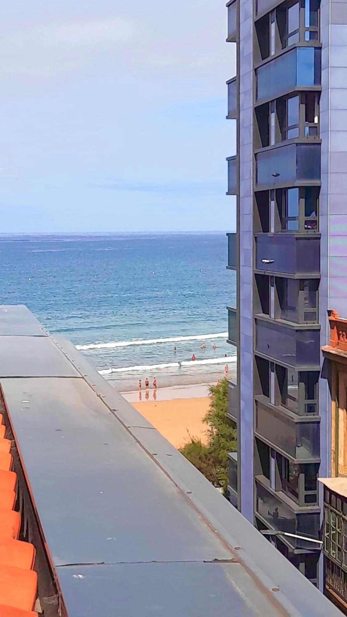 Atico Con Terraza En Playa De San Lorenzo Gijón Exteriör bild
